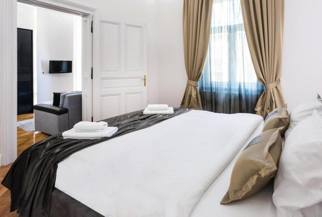 Lux Center With Private Parking Appartamento Zagabria